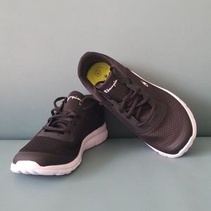 Black Champion memory foam Boy size 5 NWOT